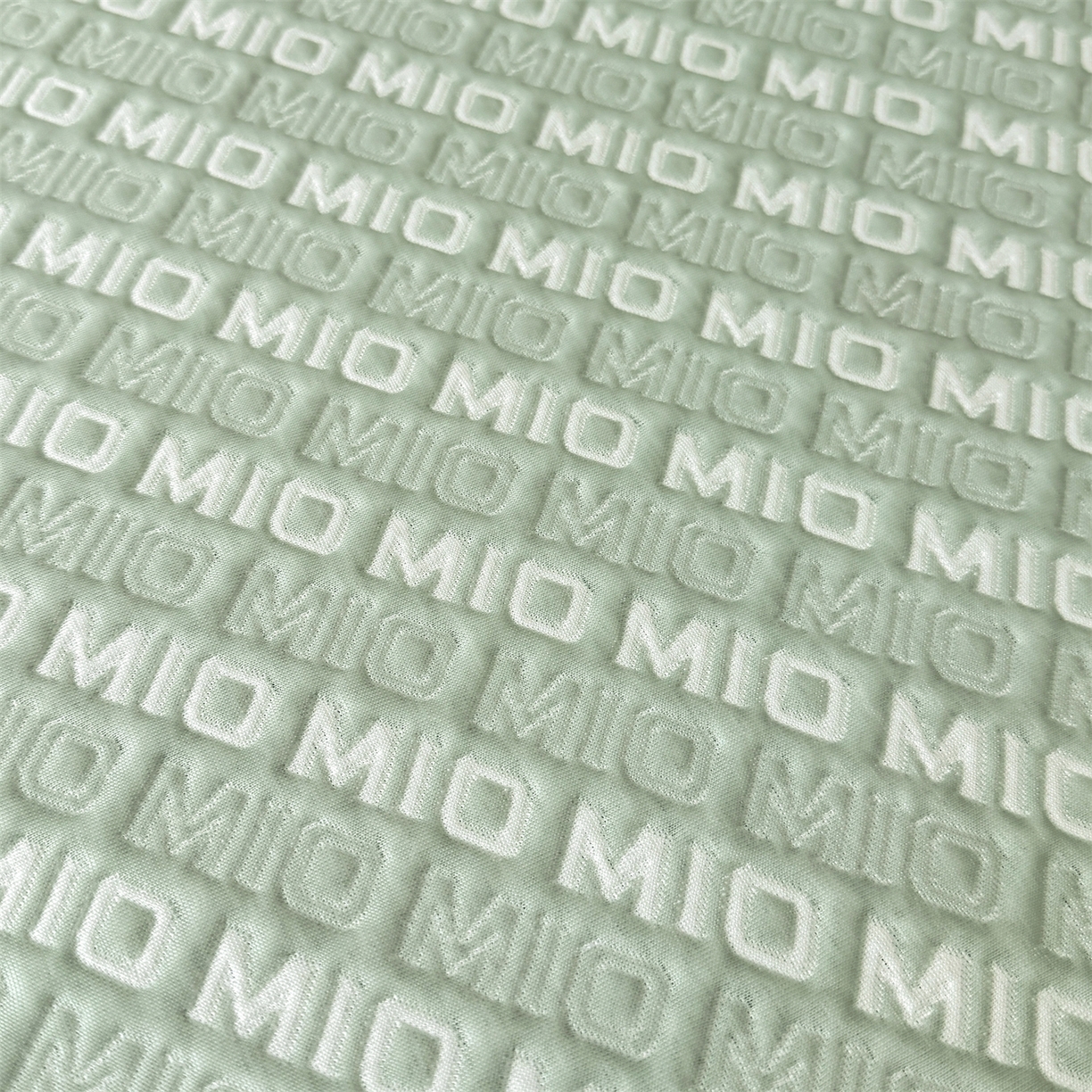 91家纺网 家纺一手货源 找家纺 耐思家纺 2026新款A类高端pe双面乙纶冰豆豆凉席摩登MIO系列（提供买家秀） 摩登MIO-绿床笠款