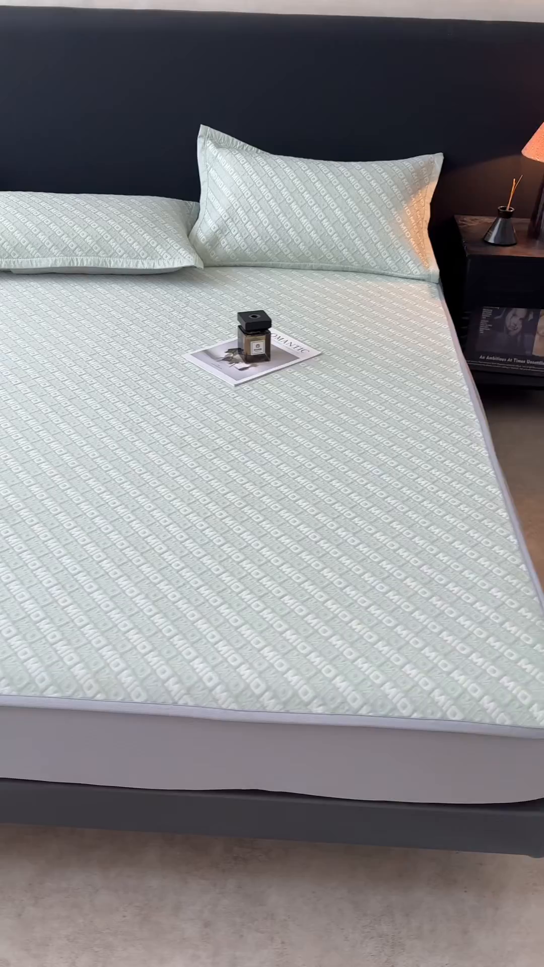 91家纺网 家纺一手货源 找家纺 耐思家纺 2026新款A类高端pe双面乙纶冰豆豆凉席摩登MIO系列（提供买家秀） 摩登MIO-绿床笠款