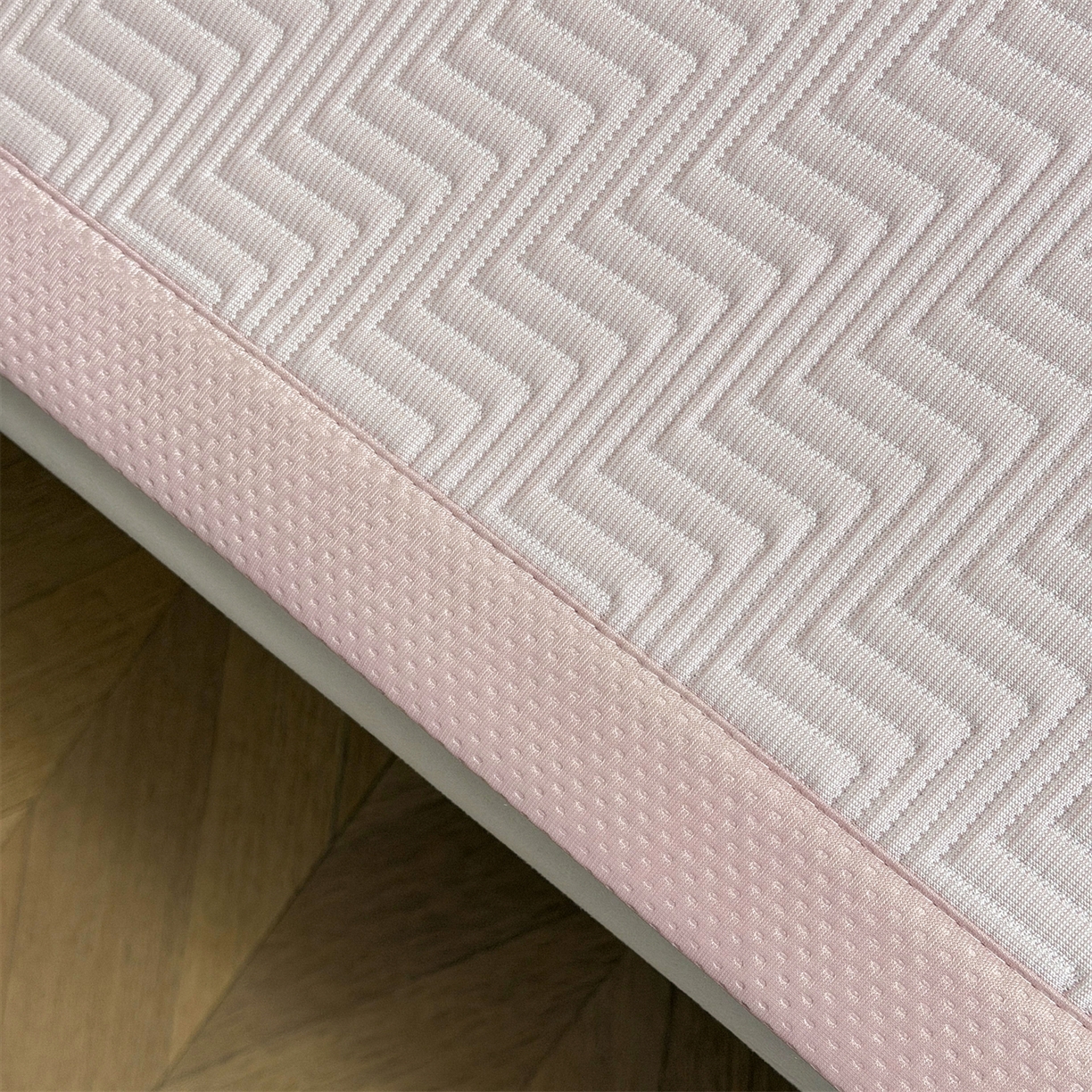 91家纺网 家纺一手货源 找家纺 （总）耐思家纺 2026新款A类高克重三明治复合乙纶提花冰豆豆凉席床笠冰棱斜纹系列（提供买家秀）