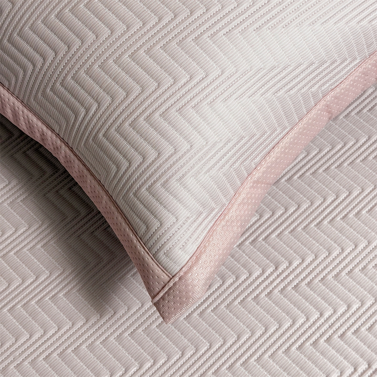 91家纺网 家纺一手货源 找家纺 （总）耐思家纺 2026新款A类高克重三明治复合乙纶提花冰豆豆凉席床笠冰棱斜纹系列（提供买家秀）