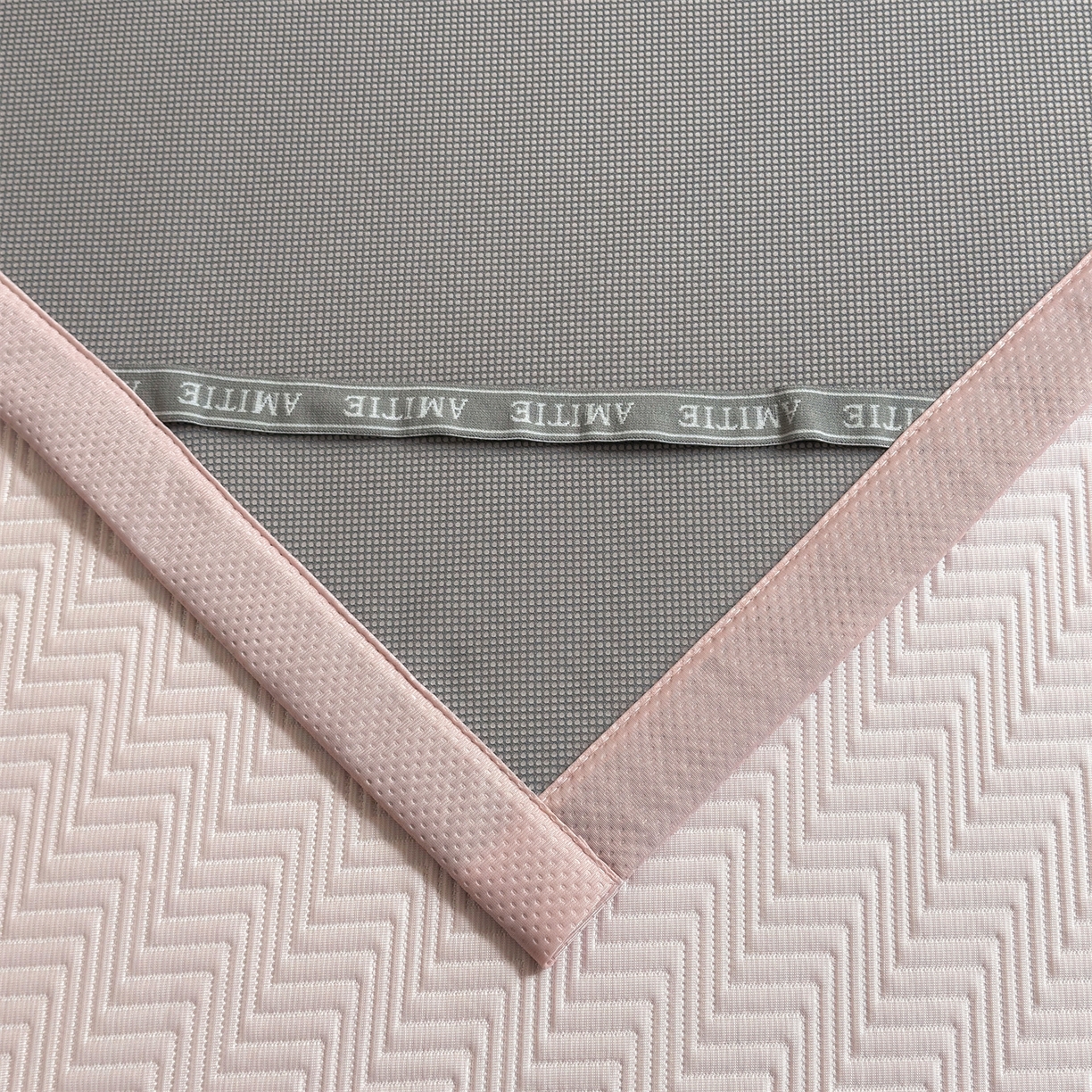 91家纺网 家纺一手货源 找家纺 （总）耐思家纺 2026新款A类高克重三明治复合乙纶提花冰豆豆凉席床笠冰棱斜纹系列（提供买家秀）