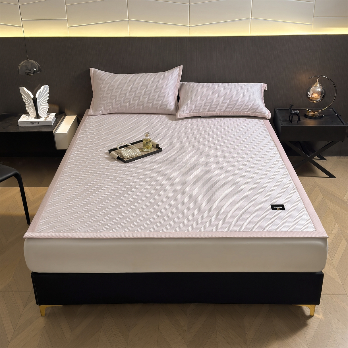 91家纺网 家纺一手货源 找家纺 耐思家纺 2026新款A类高克重三明治复合乙纶提花冰豆豆凉席床笠冰棱斜纹系列（提供买家秀） 冰棱斜纹-粉床席款