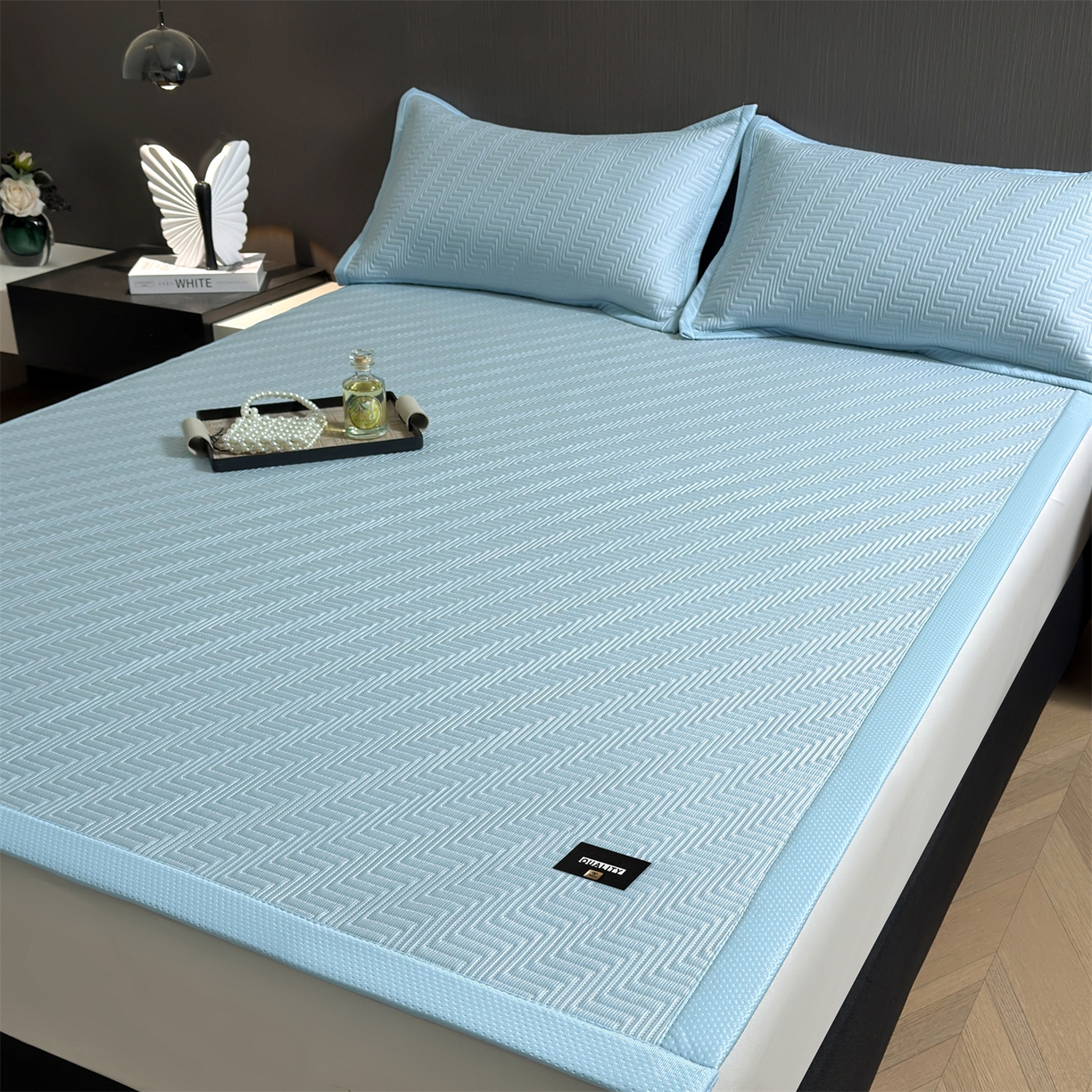 91家纺网 家纺一手货源 找家纺 耐思家纺 2026新款A类高克重三明治复合乙纶提花冰豆豆凉席床笠冰棱斜纹系列（提供买家秀） 冰棱斜纹-蓝床席款