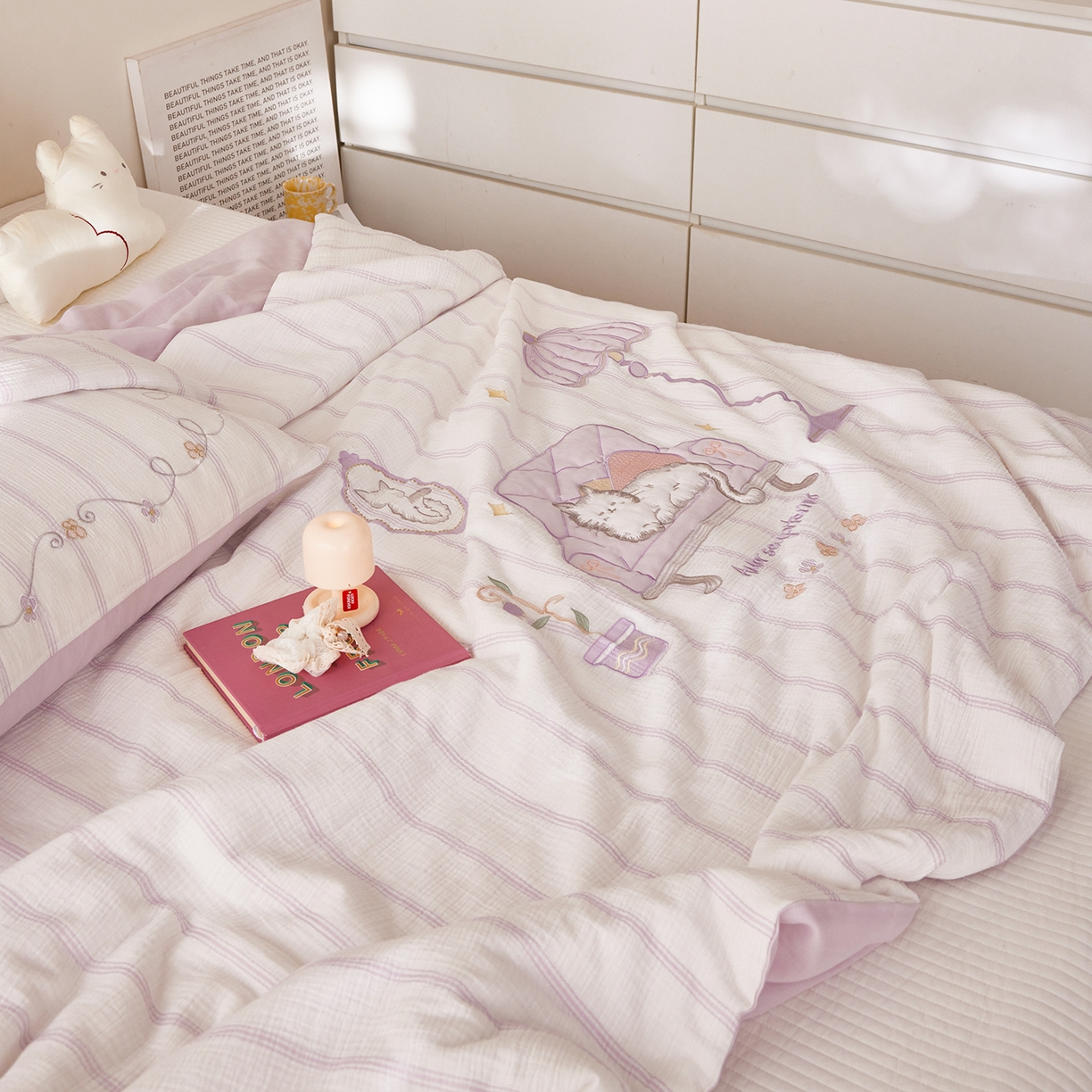 91家纺网 家纺一手货源 找家纺 风向标家纺 2026春夏新款40s皱皱纱绣花夏被夏凉被空调被 夏被-紫雾奶芙