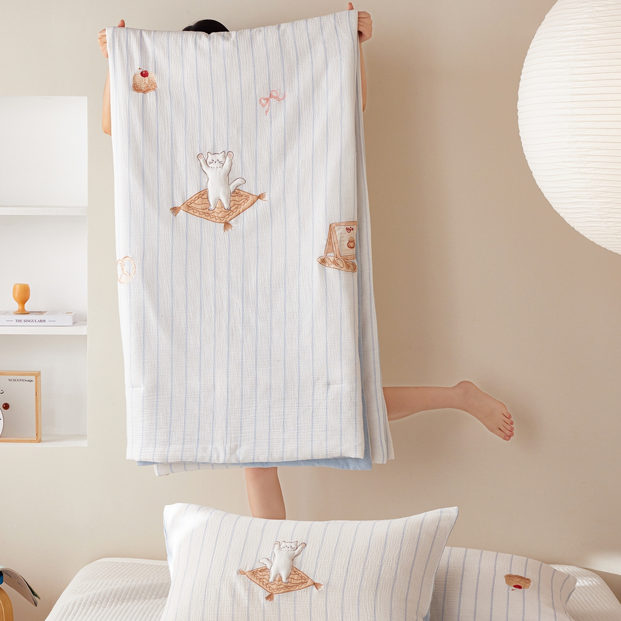 91家纺网 家纺一手货源 找家纺 风向标家纺 2026春夏新款40s皱皱纱绣花夏被夏凉被空调被 夏被-奶盐可露丽