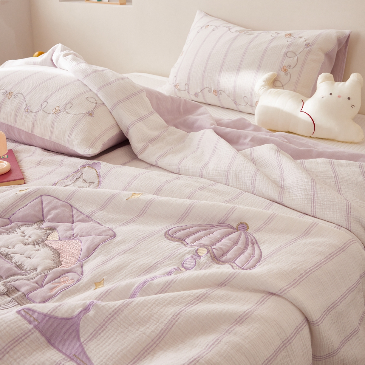 91家纺网 家纺一手货源 找家纺 风向标家纺 2026春夏新款40s皱皱纱绣花夏被夏凉被空调被 夏被-紫雾奶芙