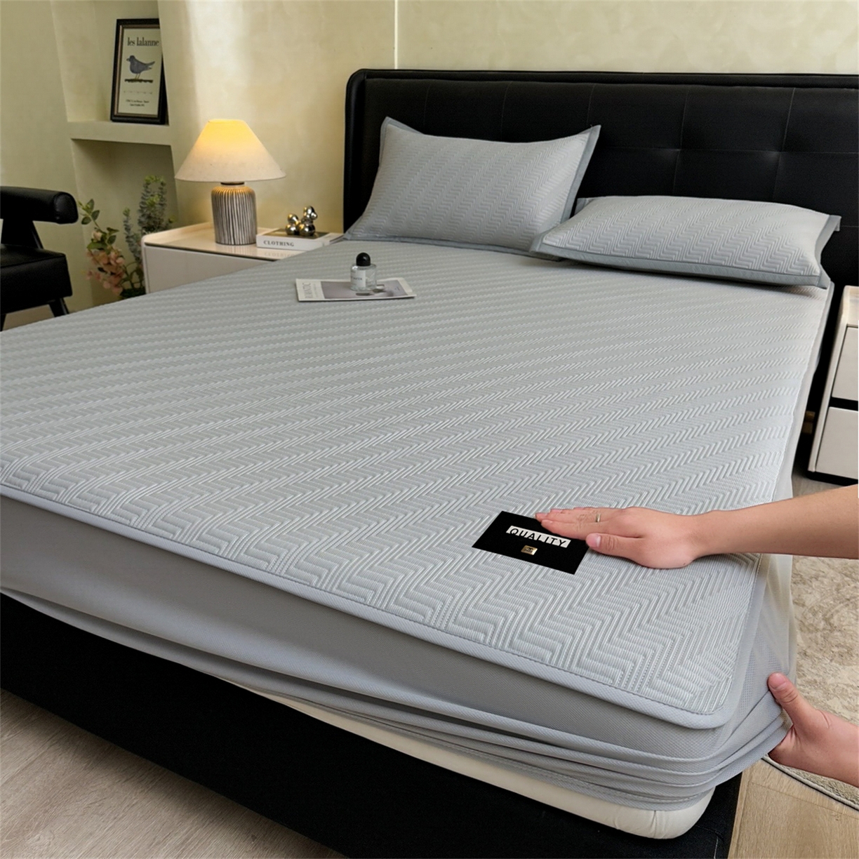 91家纺网 家纺一手货源 找家纺 耐思家纺 2026新款A类高克重三明治复合乙纶提花冰豆豆凉席床笠冰棱斜纹系列（提供买家秀） 冰棱斜纹-灰床笠款