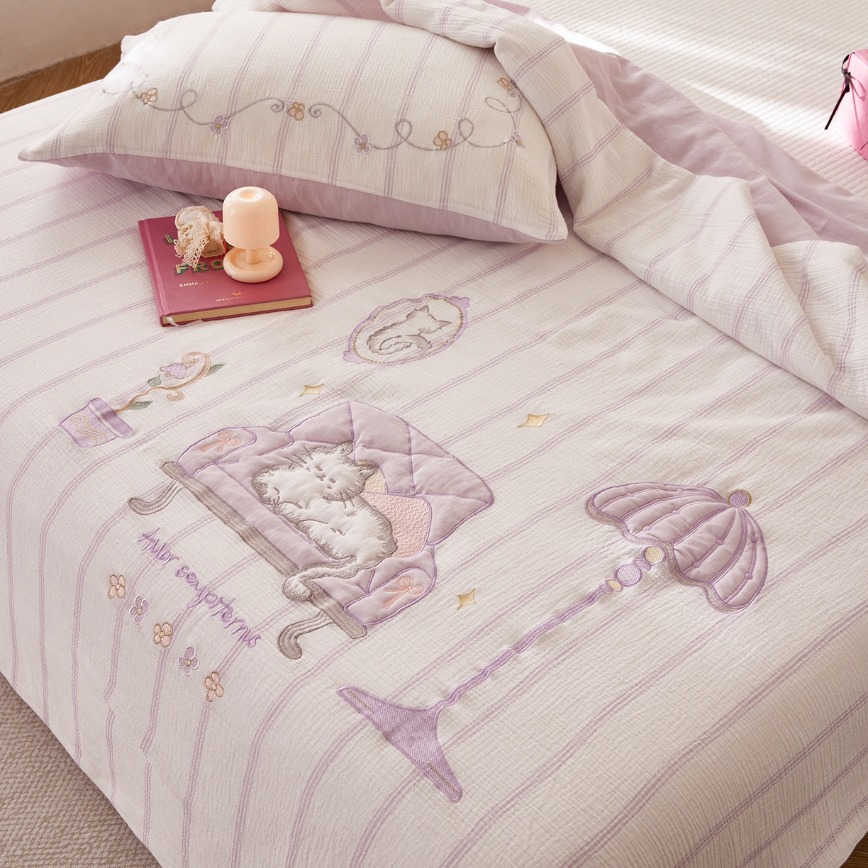 91家纺网 家纺一手货源 找家纺 风向标家纺 2026春夏新款40s皱皱纱绣花夏被夏凉被空调被 夏被-紫雾奶芙