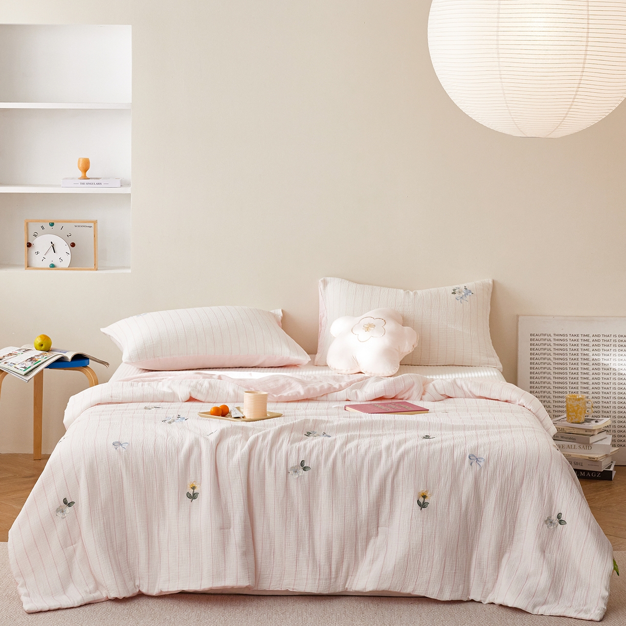 91家纺网 家纺一手货源 找家纺 风向标家纺 2026春夏新款40s皱皱纱绣花夏被夏凉被空调被 夏被-粉条小花