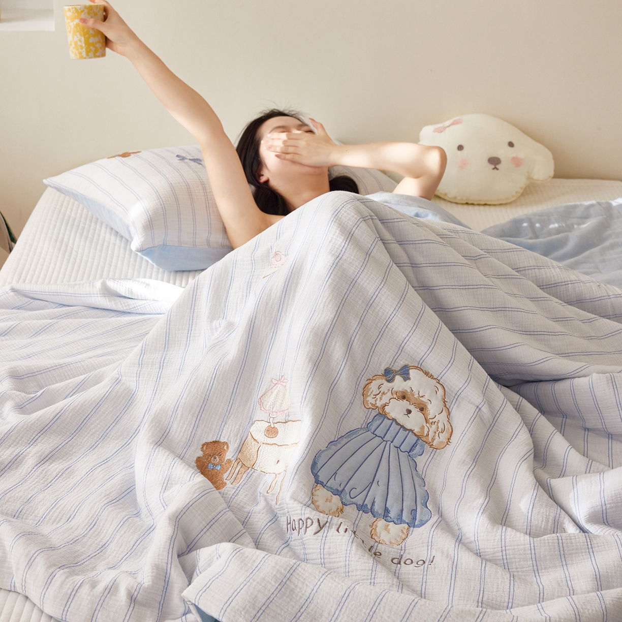 91家纺网 家纺一手货源 找家纺 风向标家纺 2026春夏新款40s皱皱纱绣花夏被夏凉被空调被 夏被-蓝裙小卷