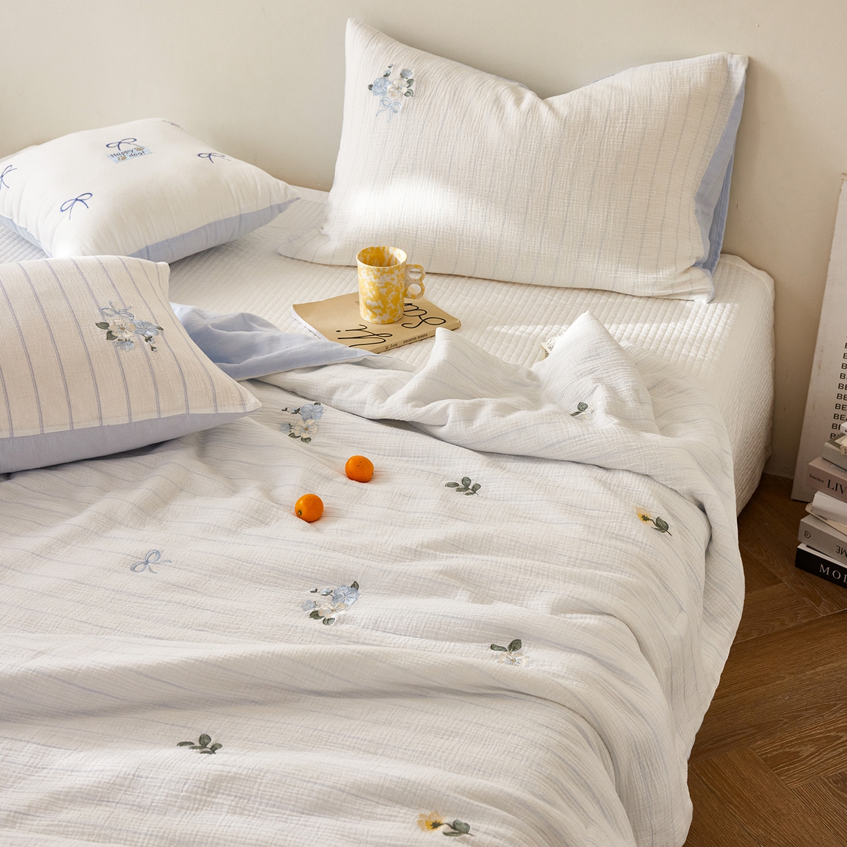 91家纺网 家纺一手货源 找家纺 风向标家纺 2026春夏新款40s皱皱纱绣花夏被夏凉被空调被 夏被-蓝条小花