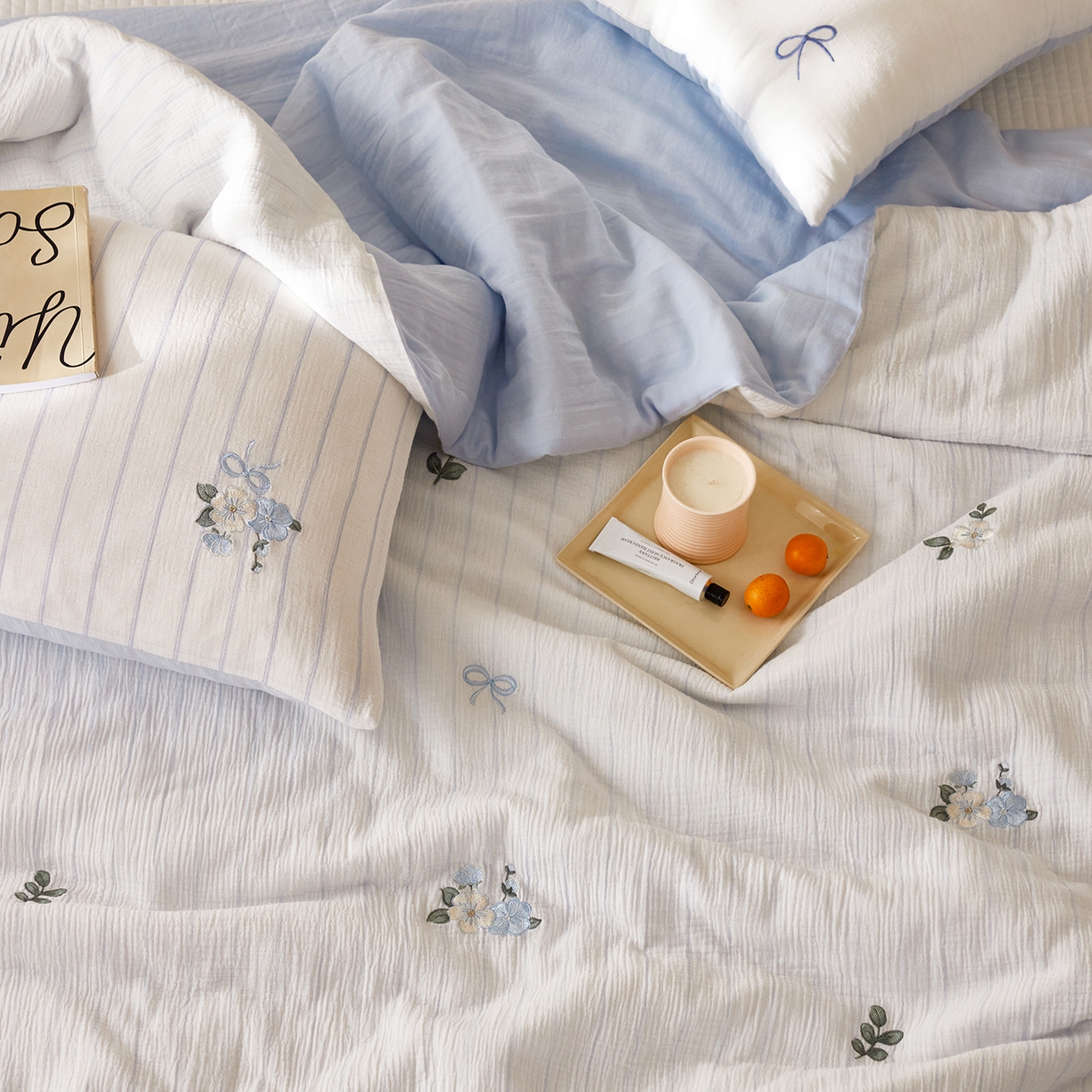 91家纺网 家纺一手货源 找家纺 风向标家纺 2026春夏新款40s皱皱纱绣花夏被夏凉被空调被 夏被-蓝条小花