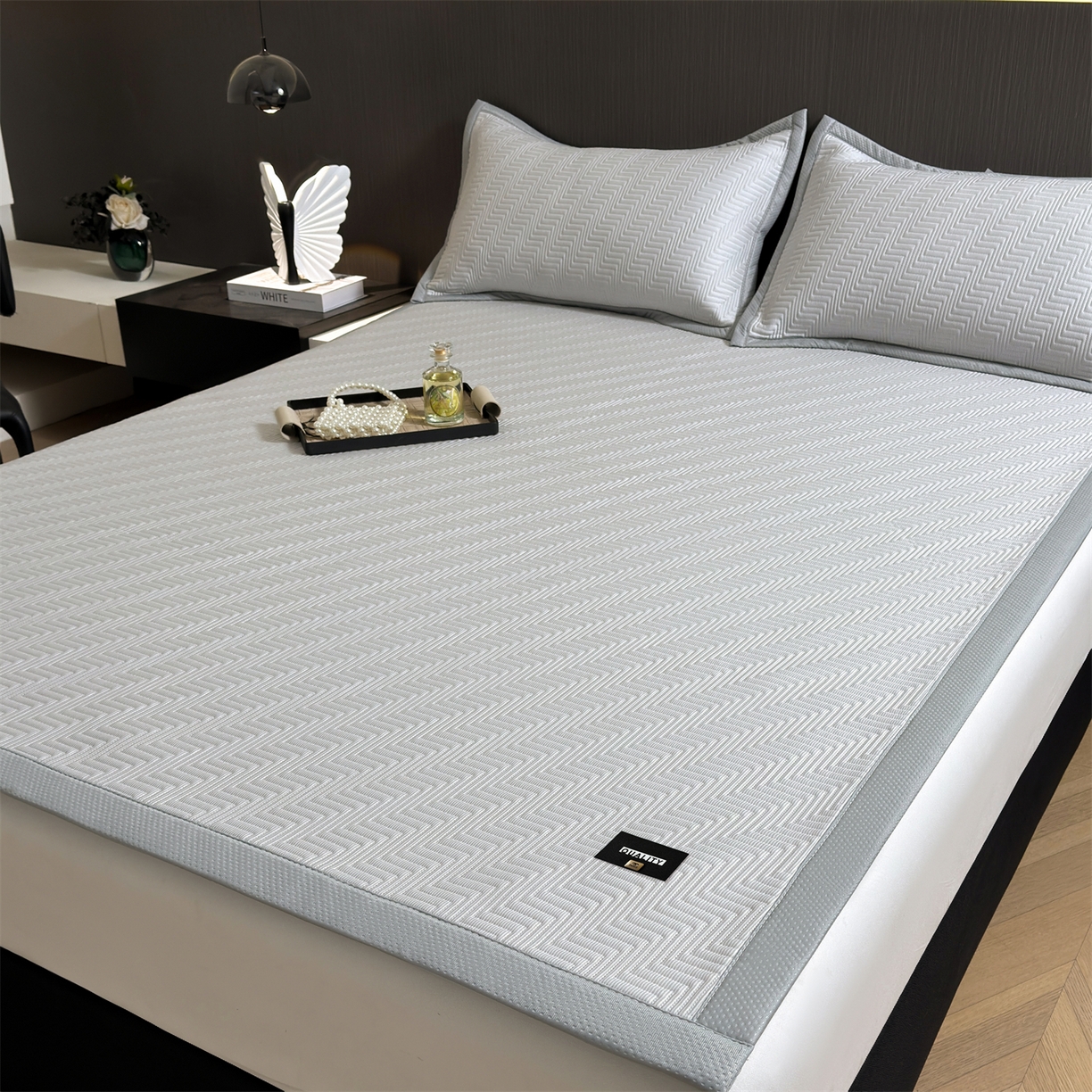 91家纺网 家纺一手货源 找家纺 耐思家纺 2026新款A类高克重三明治复合乙纶提花冰豆豆凉席床笠冰棱斜纹系列（提供买家秀） 冰棱斜纹-灰床席款