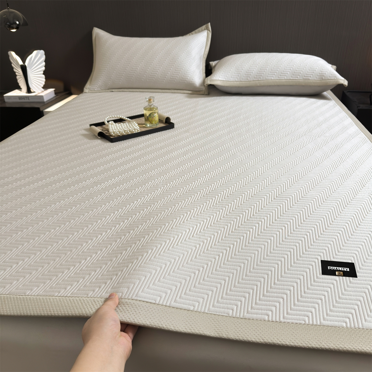 91家纺网 家纺一手货源 找家纺 耐思家纺 2026新款A类高克重三明治复合乙纶提花冰豆豆凉席床笠冰棱斜纹系列（提供买家秀） 冰棱斜纹-卡其床席款