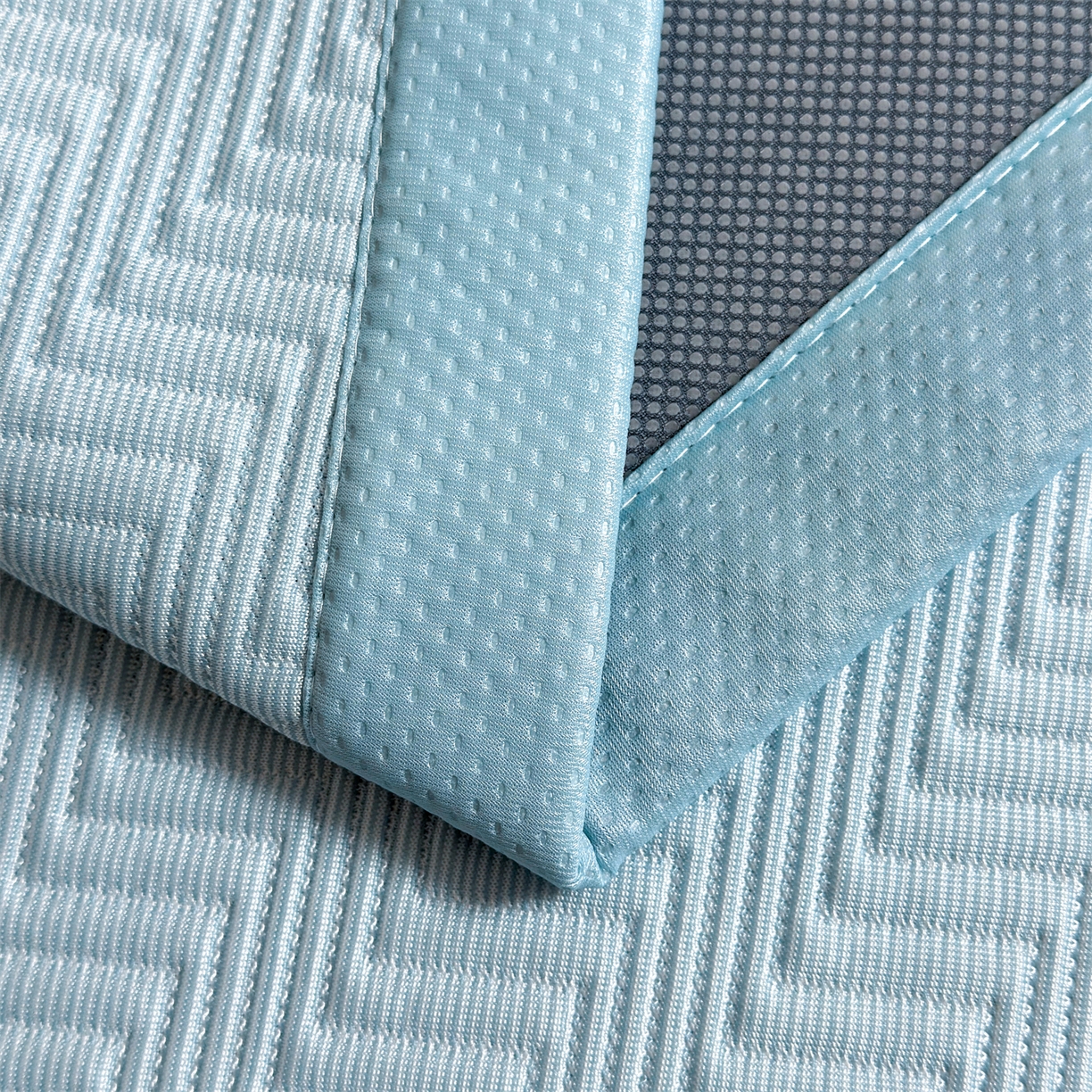 91家纺网 家纺一手货源 找家纺 耐思家纺 2026新款A类高克重三明治复合乙纶提花冰豆豆凉席床笠冰棱斜纹系列（提供买家秀） 冰棱斜纹-蓝床席款