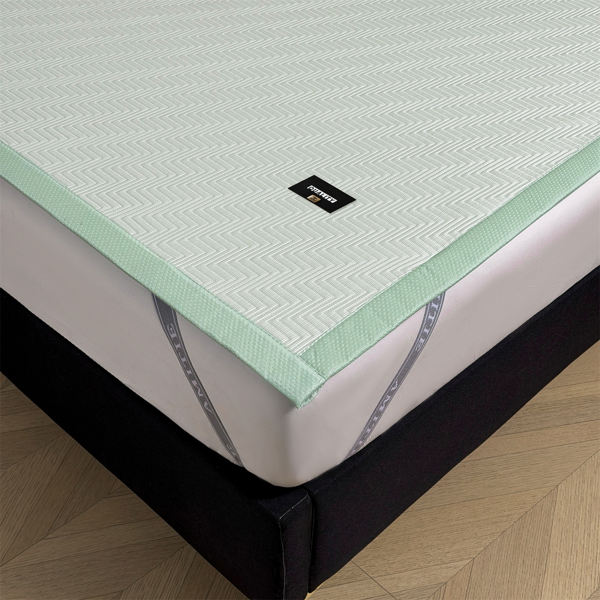 91家纺网 家纺一手货源 找家纺 耐思家纺 2026新款A类高克重三明治复合乙纶提花冰豆豆凉席床笠冰棱斜纹系列（提供买家秀） 冰棱斜纹-绿床席款