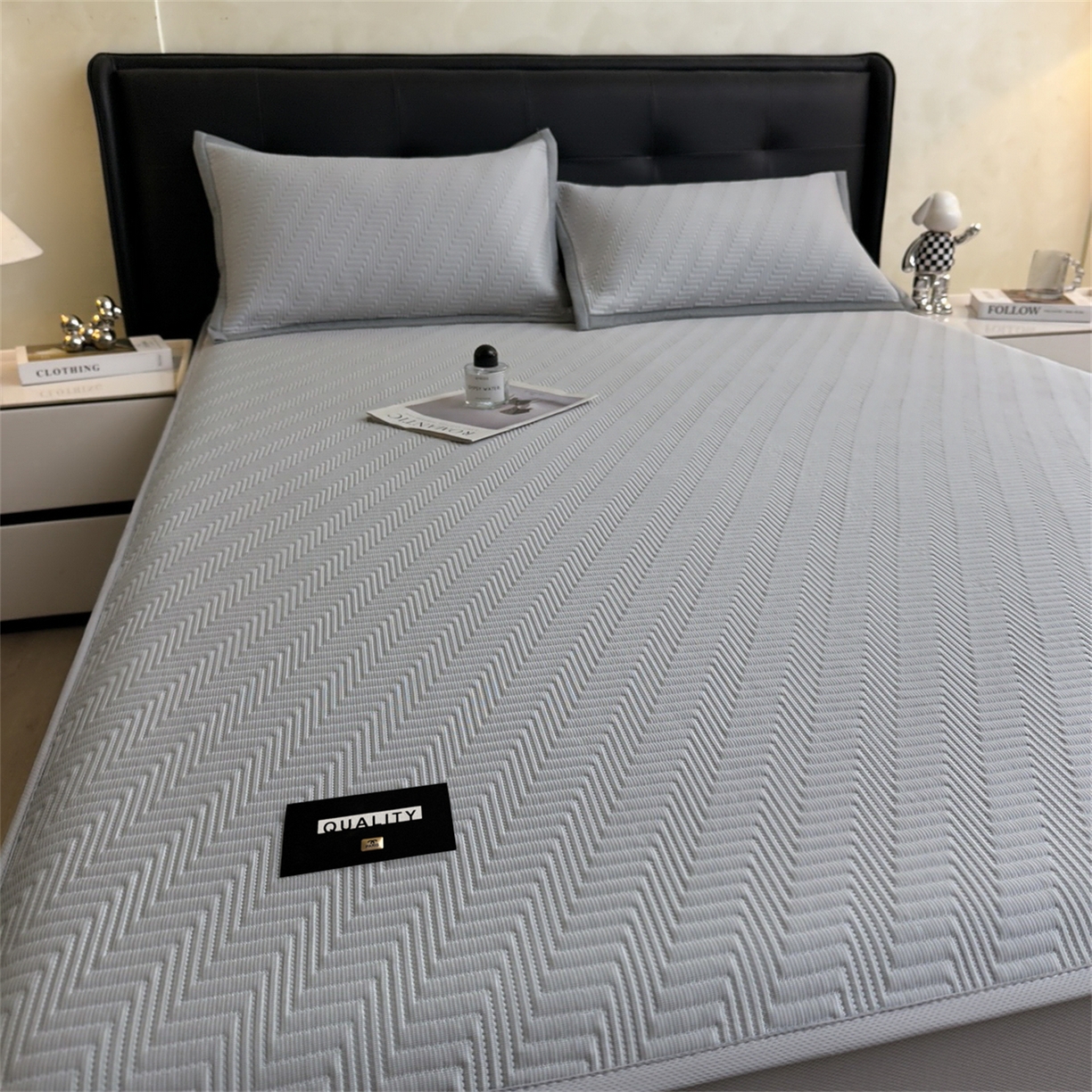 91家纺网 家纺一手货源 找家纺 耐思家纺 2026新款A类高克重三明治复合乙纶提花冰豆豆凉席床笠冰棱斜纹系列（提供买家秀） 冰棱斜纹-灰床笠款