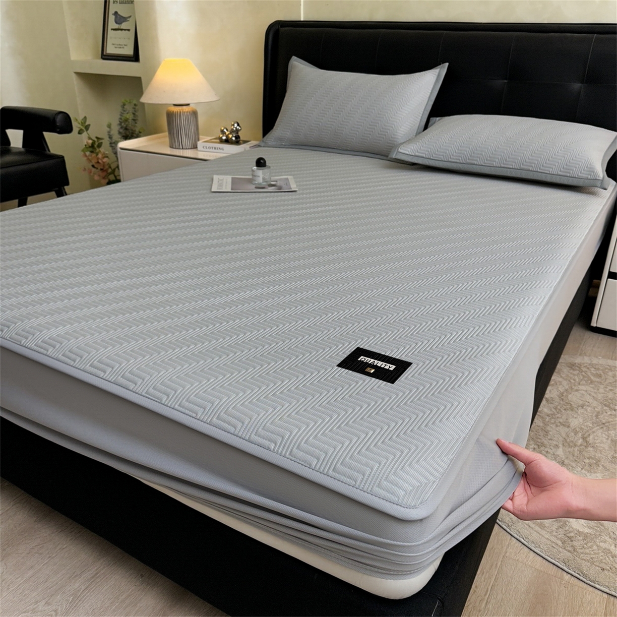 91家纺网 家纺一手货源 找家纺 耐思家纺 2026新款A类高克重三明治复合乙纶提花冰豆豆凉席床笠冰棱斜纹系列（提供买家秀） 冰棱斜纹-灰床笠款