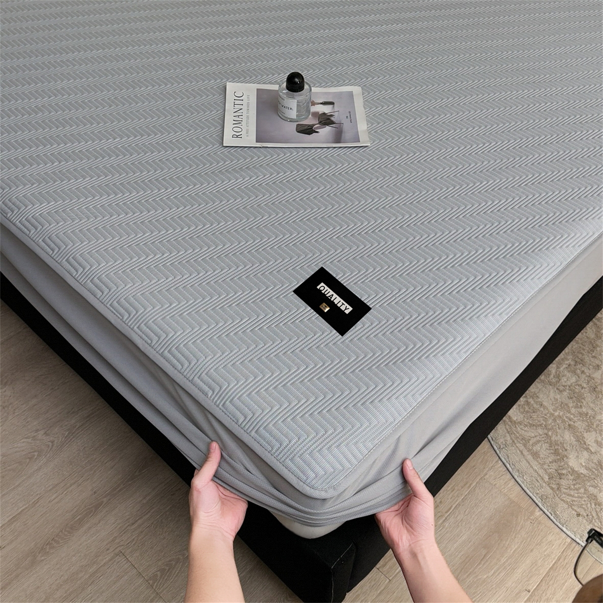 91家纺网 家纺一手货源 找家纺 耐思家纺 2026新款A类高克重三明治复合乙纶提花冰豆豆凉席床笠冰棱斜纹系列（提供买家秀） 冰棱斜纹-灰床笠款