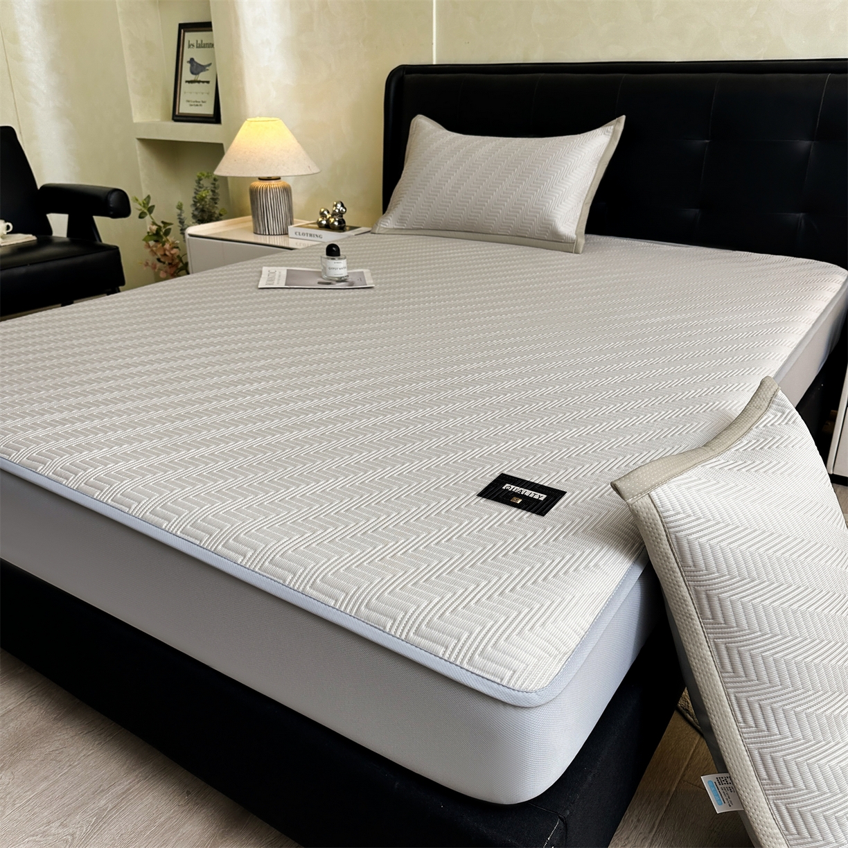 91家纺网 家纺一手货源 找家纺 耐思家纺 2026新款A类高克重三明治复合乙纶提花冰豆豆凉席床笠冰棱斜纹系列（提供买家秀） 冰棱斜纹-卡其床笠款