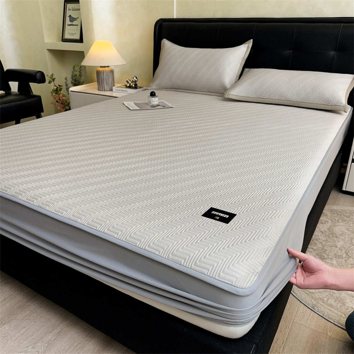 91家纺网 家纺一手货源 找家纺 耐思家纺 2026新款A类高克重三明治复合乙纶提花冰豆豆凉席床笠冰棱斜纹系列（提供买家秀） 冰棱斜纹-卡其床笠款