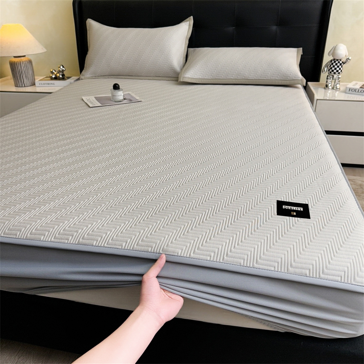 91家纺网 家纺一手货源 找家纺 耐思家纺 2026新款A类高克重三明治复合乙纶提花冰豆豆凉席床笠冰棱斜纹系列（提供买家秀） 冰棱斜纹-卡其床笠款