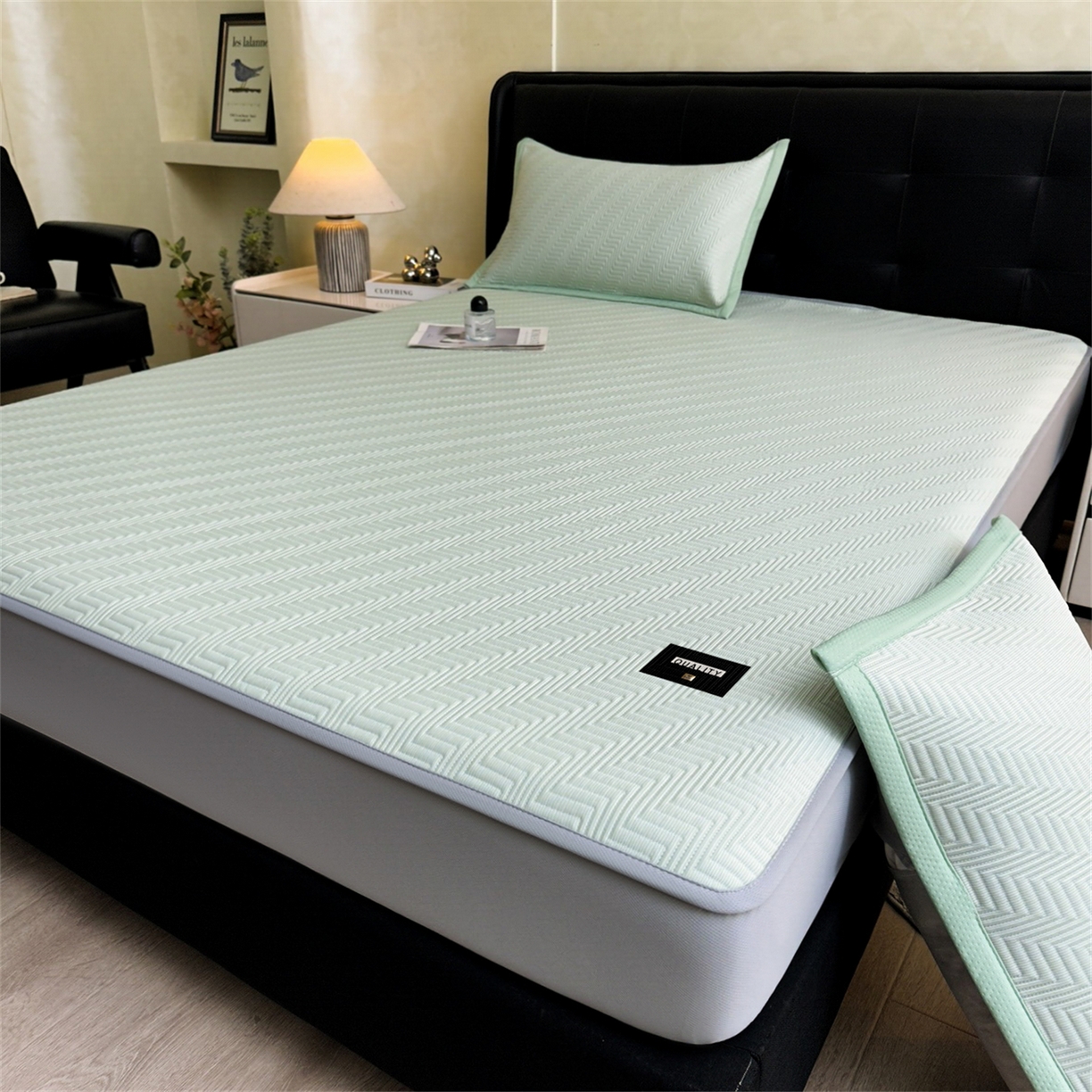 91家纺网 家纺一手货源 找家纺 耐思家纺 2026新款A类高克重三明治复合乙纶提花冰豆豆凉席床笠冰棱斜纹系列（提供买家秀） 冰棱斜纹-绿床笠款