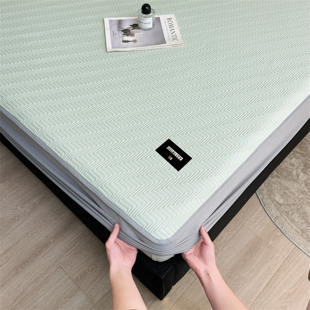 91家纺网 家纺一手货源 找家纺 耐思家纺 2026新款A类高克重三明治复合乙纶提花冰豆豆凉席床笠冰棱斜纹系列（提供买家秀） 冰棱斜纹-绿床笠款