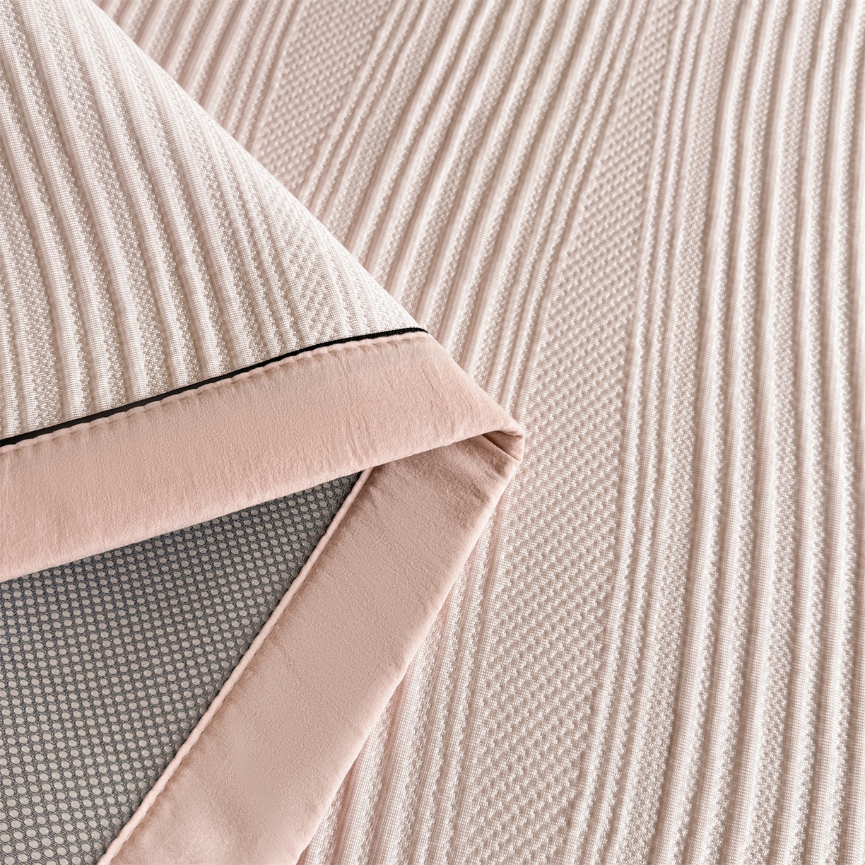 91家纺网 家纺一手货源 找家纺 （总）耐思家纺 2026新款A类高克重三明治复合乙纶提花冰豆豆凉席床笠小蛮腰系列（提供买家秀）