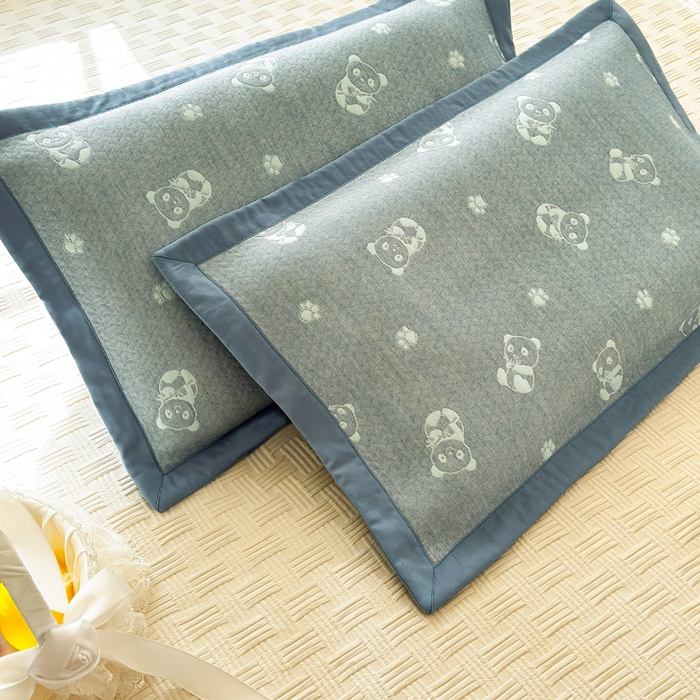 91家纺网 家纺一手货源 找家纺 姝辰 2026新款卡通儿童三层纱提花枕套全棉乳胶枕头套 抱抱熊蓝