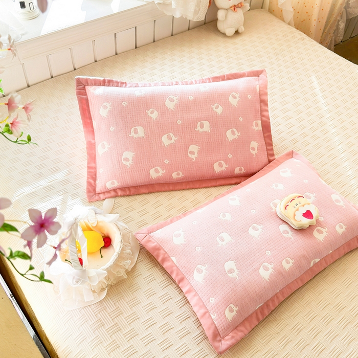 91家纺网 家纺一手货源 找家纺 姝辰 2026新款卡通儿童三层纱提花枕套全棉乳胶枕头套 粉象象