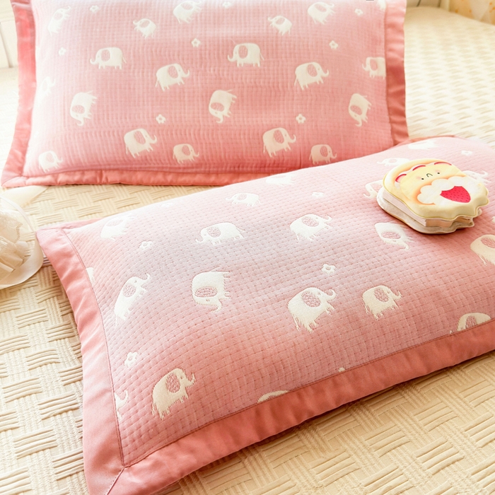 91家纺网 家纺一手货源 找家纺 姝辰 2026新款卡通儿童三层纱提花枕套全棉乳胶枕头套 粉象象