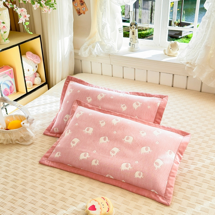 91家纺网 家纺一手货源 找家纺 姝辰 2026新款卡通儿童三层纱提花枕套全棉乳胶枕头套 粉象象