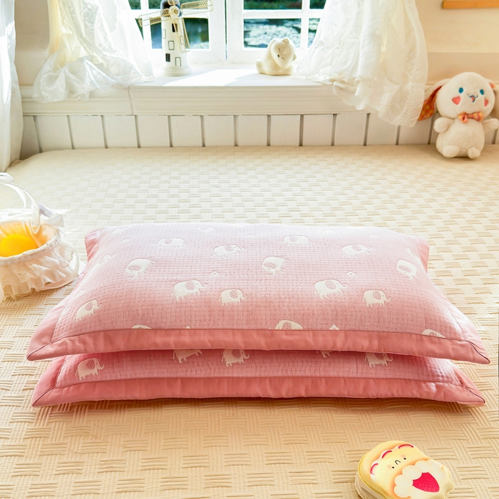 91家纺网 家纺一手货源 找家纺 姝辰 2026新款卡通儿童三层纱提花枕套全棉乳胶枕头套 粉象象