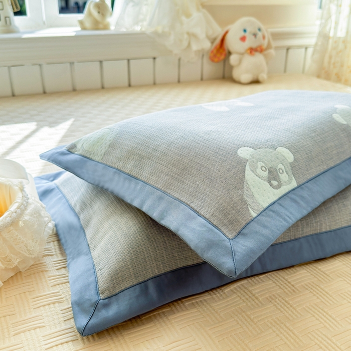 91家纺网 家纺一手货源 找家纺 姝辰 2026新款卡通儿童三层纱提花枕套全棉乳胶枕头套 可爱熊蓝