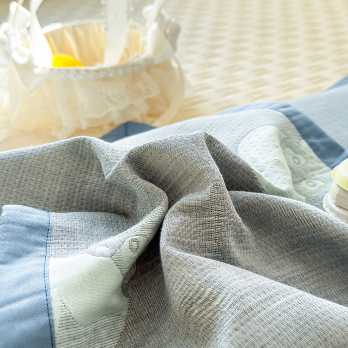 91家纺网 家纺一手货源 找家纺 姝辰 2026新款卡通儿童三层纱提花枕套全棉乳胶枕头套 可爱熊蓝