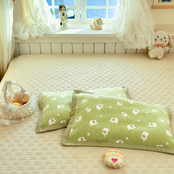91家纺网 家纺一手货源 找家纺 姝辰 2026新款卡通儿童三层纱提花枕套全棉乳胶枕头套 绿象象