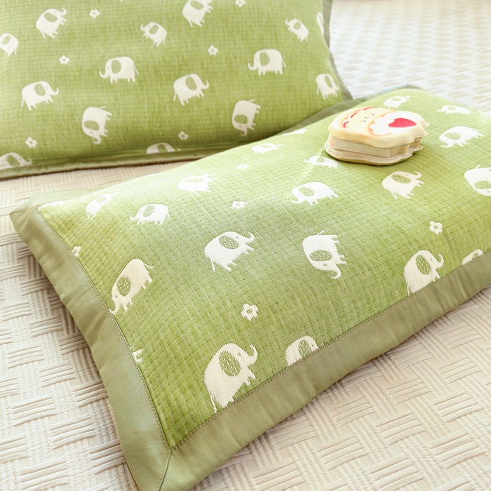 91家纺网 家纺一手货源 找家纺 姝辰 2026新款卡通儿童三层纱提花枕套全棉乳胶枕头套 绿象象