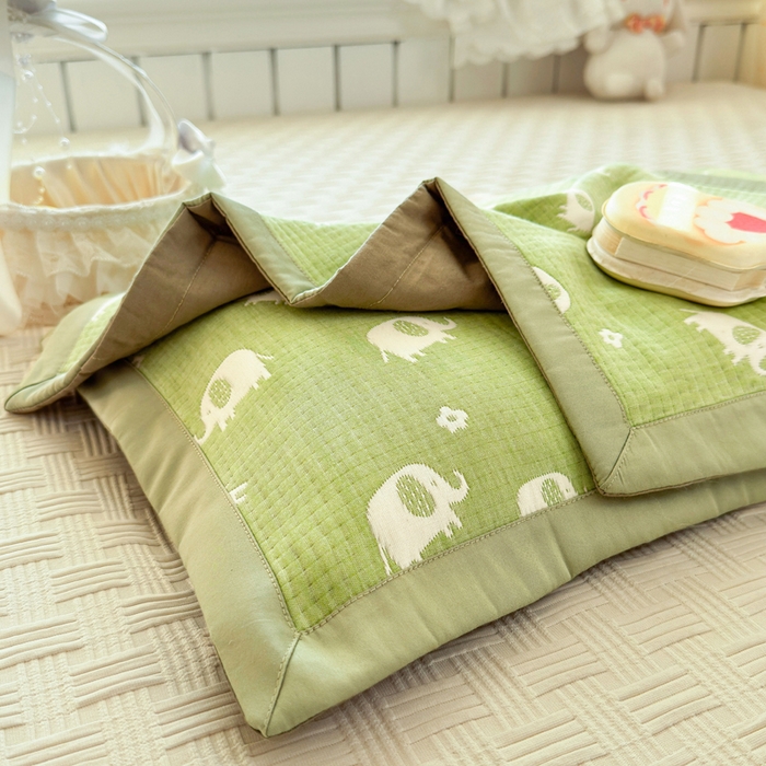 91家纺网 家纺一手货源 找家纺 姝辰 2026新款卡通儿童三层纱提花枕套全棉乳胶枕头套 绿象象