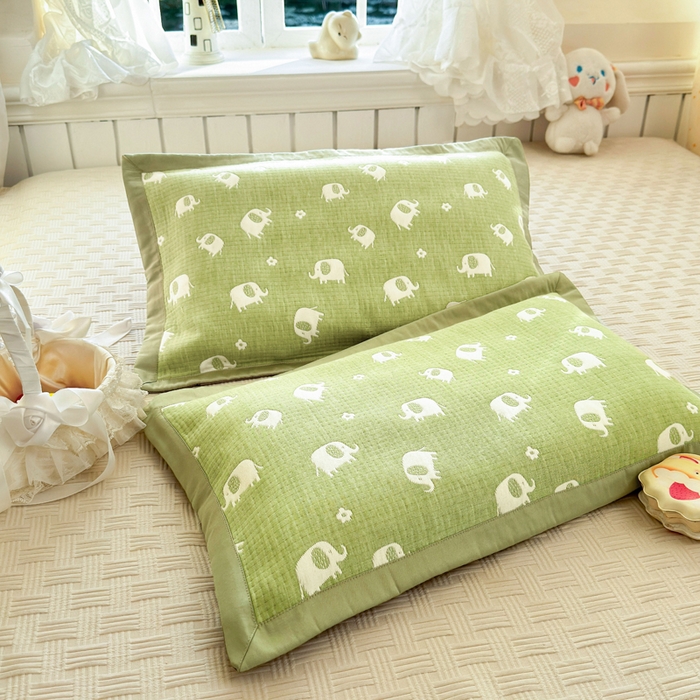 91家纺网 家纺一手货源 找家纺 姝辰 2026新款卡通儿童三层纱提花枕套全棉乳胶枕头套 绿象象