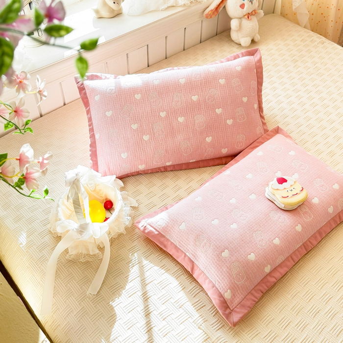 91家纺网 家纺一手货源 找家纺 姝辰 2026新款卡通儿童三层纱提花枕套全棉乳胶枕头套 兔叽叽