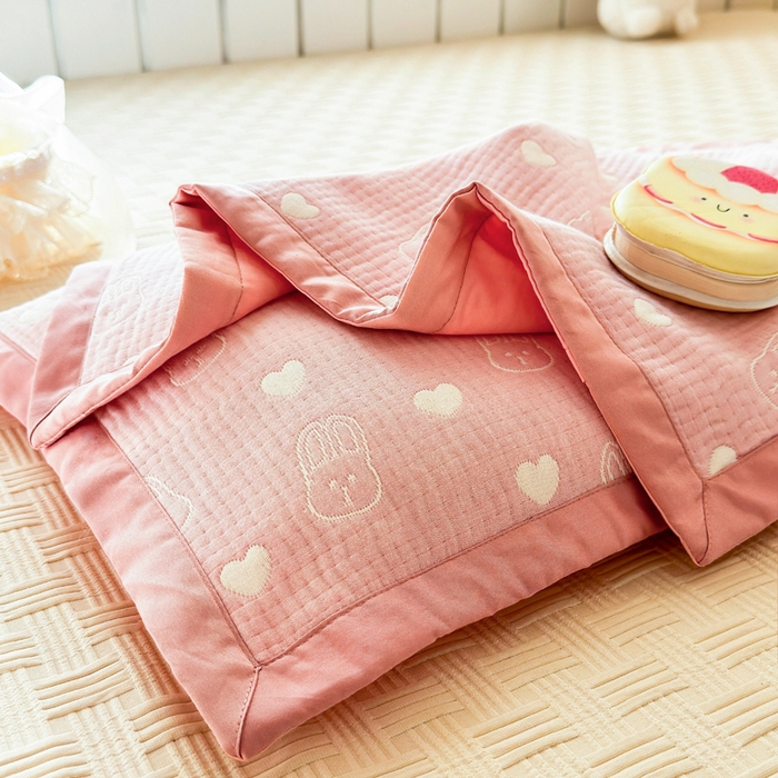 91家纺网 家纺一手货源 找家纺 姝辰 2026新款卡通儿童三层纱提花枕套全棉乳胶枕头套 兔叽叽