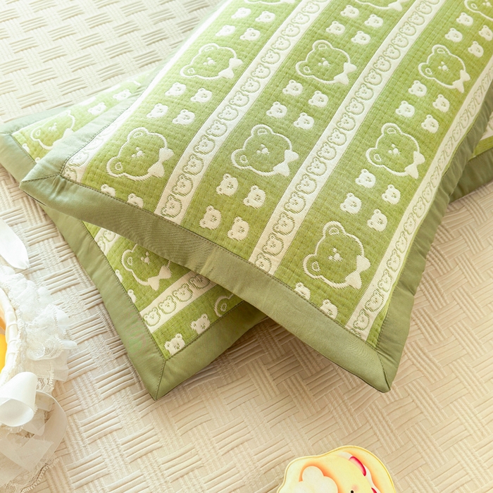 91家纺网 家纺一手货源 找家纺 姝辰 2026新款卡通儿童三层纱提花枕套全棉乳胶枕头套 熊头抹茶