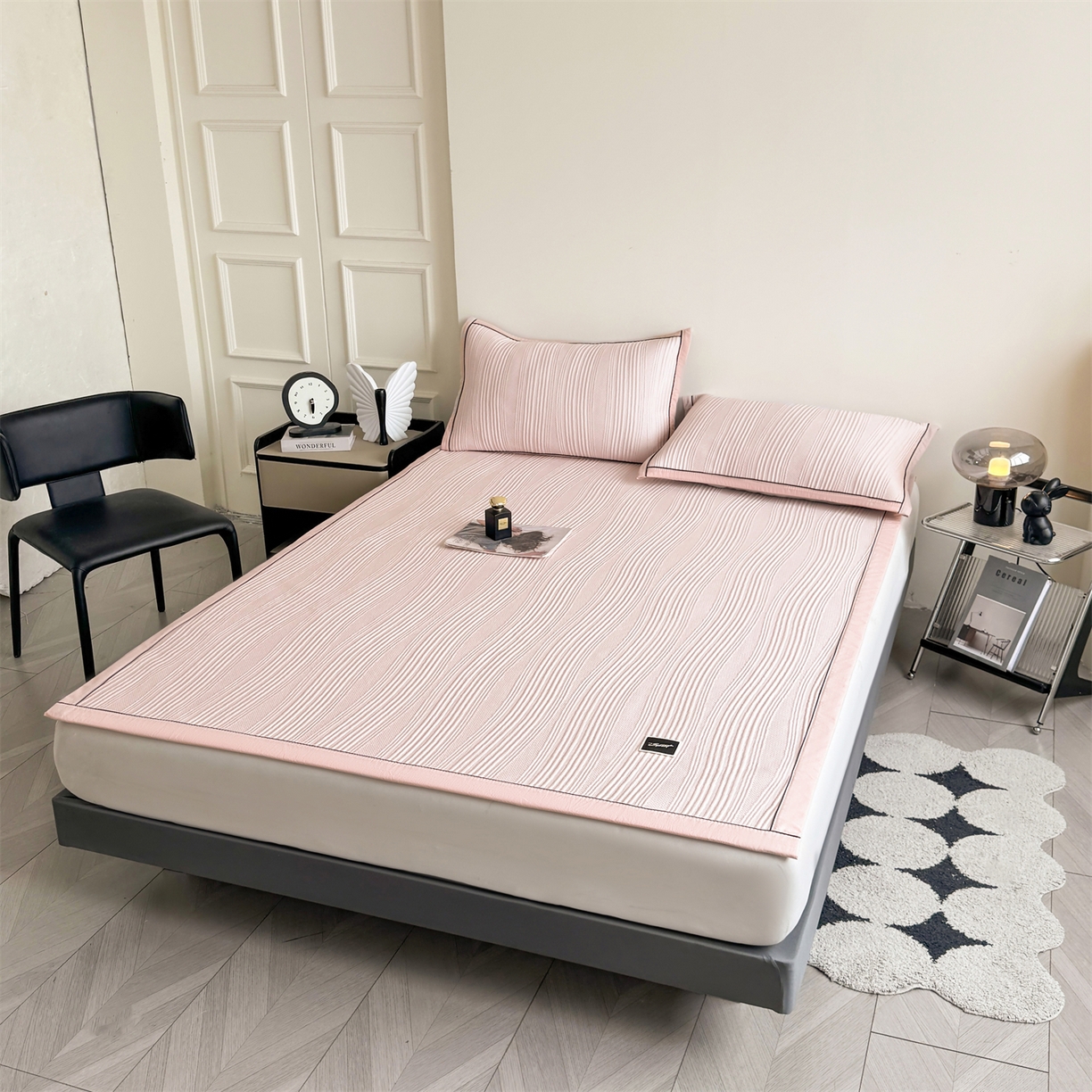 91家纺网 家纺一手货源 找家纺 耐思家纺 2026新款A类高克重三明治复合乙纶提花冰豆豆凉席床笠小蛮腰系列（提供买家秀） 小蛮腰-粉床席款