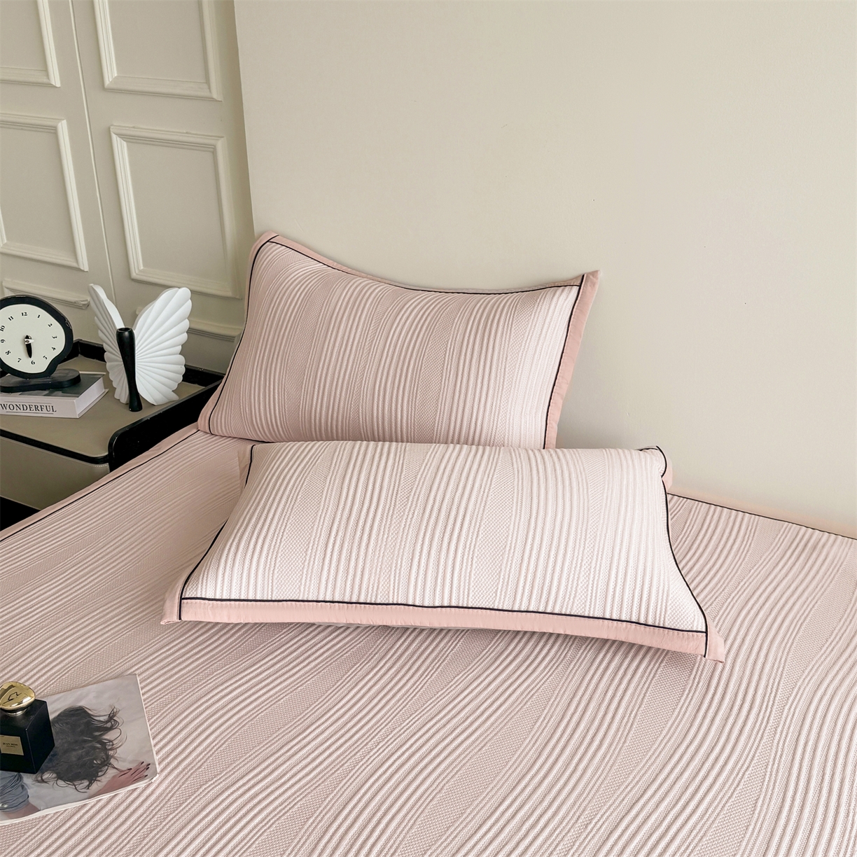 91家纺网 家纺一手货源 找家纺 耐思家纺 2026新款A类高克重三明治复合乙纶提花冰豆豆凉席床笠小蛮腰系列（提供买家秀） 小蛮腰-粉床席款