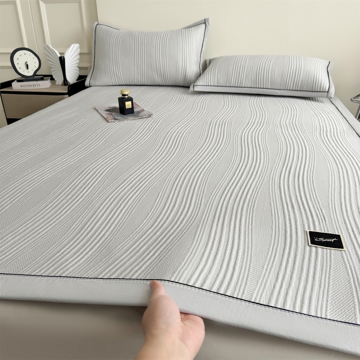 91家纺网 家纺一手货源 找家纺 耐思家纺 2026新款A类高克重三明治复合乙纶提花冰豆豆凉席床笠小蛮腰系列（提供买家秀） 小蛮腰-灰床席款