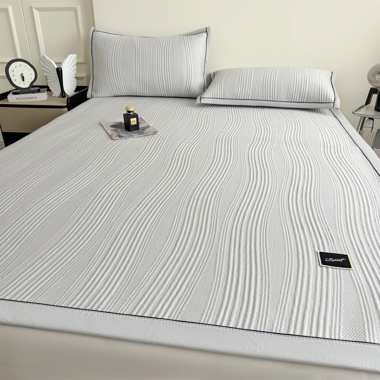 91家纺网 家纺一手货源 找家纺 耐思家纺 2026新款A类高克重三明治复合乙纶提花冰豆豆凉席床笠小蛮腰系列（提供买家秀） 小蛮腰-灰床席款