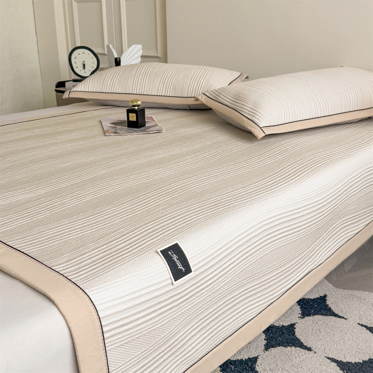 91家纺网 家纺一手货源 找家纺 耐思家纺 2026新款A类高克重三明治复合乙纶提花冰豆豆凉席床笠小蛮腰系列（提供买家秀） 小蛮腰-卡其床席款