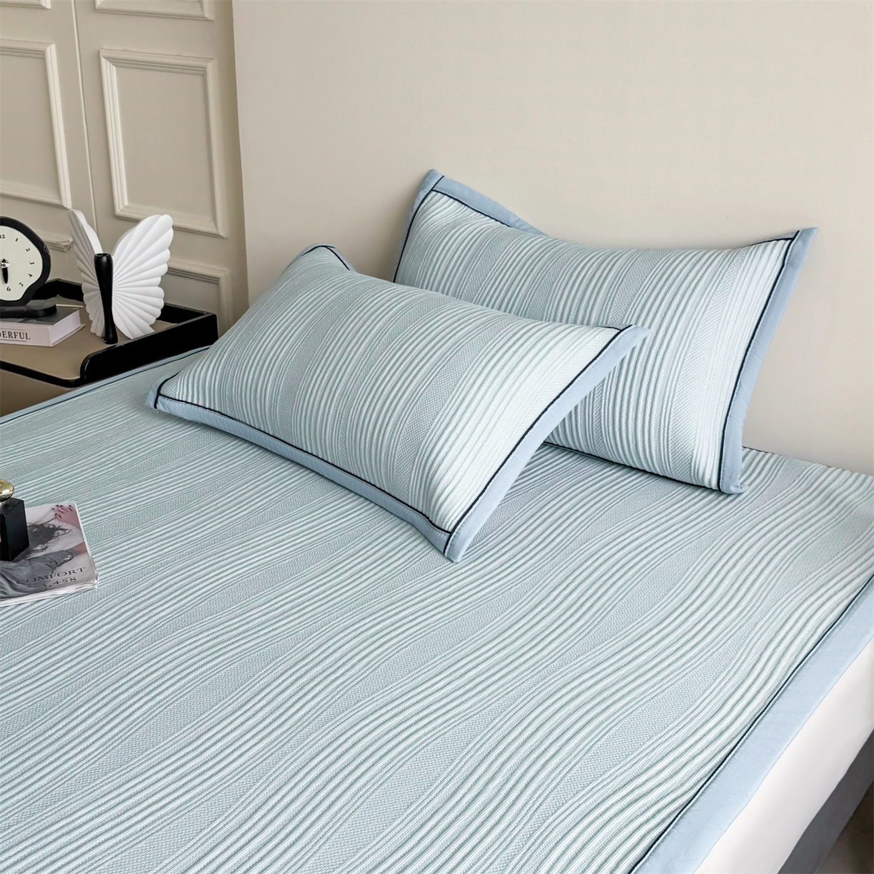 91家纺网 家纺一手货源 找家纺 耐思家纺 2026新款A类高克重三明治复合乙纶提花冰豆豆凉席床笠小蛮腰系列（提供买家秀） 小蛮腰-蓝床席款