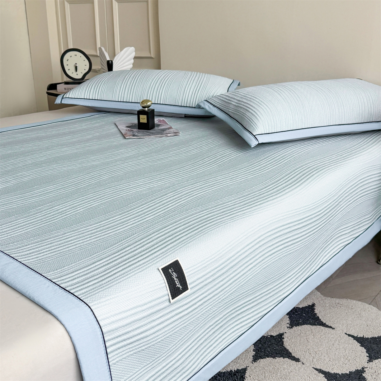 91家纺网 家纺一手货源 找家纺 耐思家纺 2026新款A类高克重三明治复合乙纶提花冰豆豆凉席床笠小蛮腰系列（提供买家秀） 小蛮腰-蓝床席款